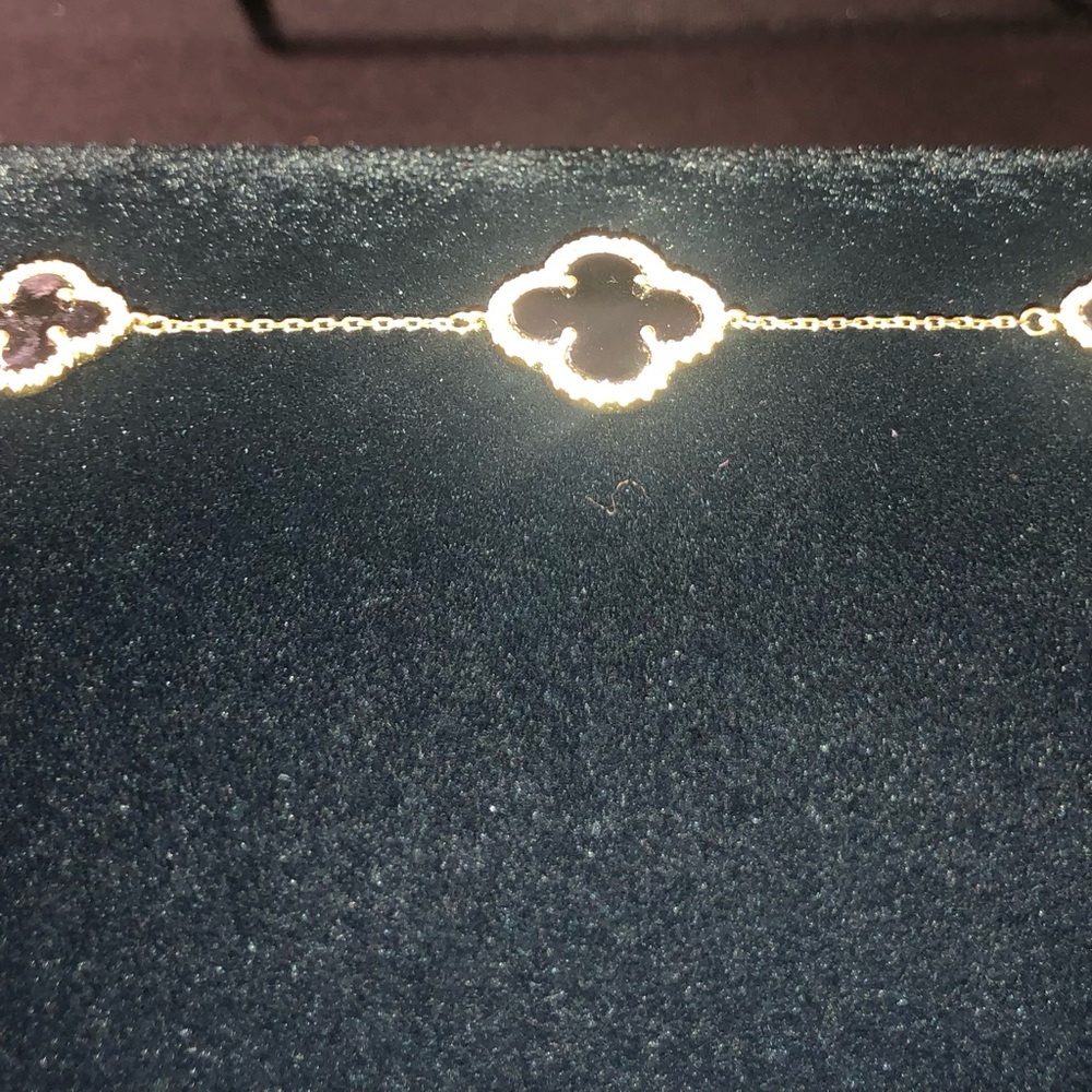 Onyx Clover Bracelet - Picture 12 of 12